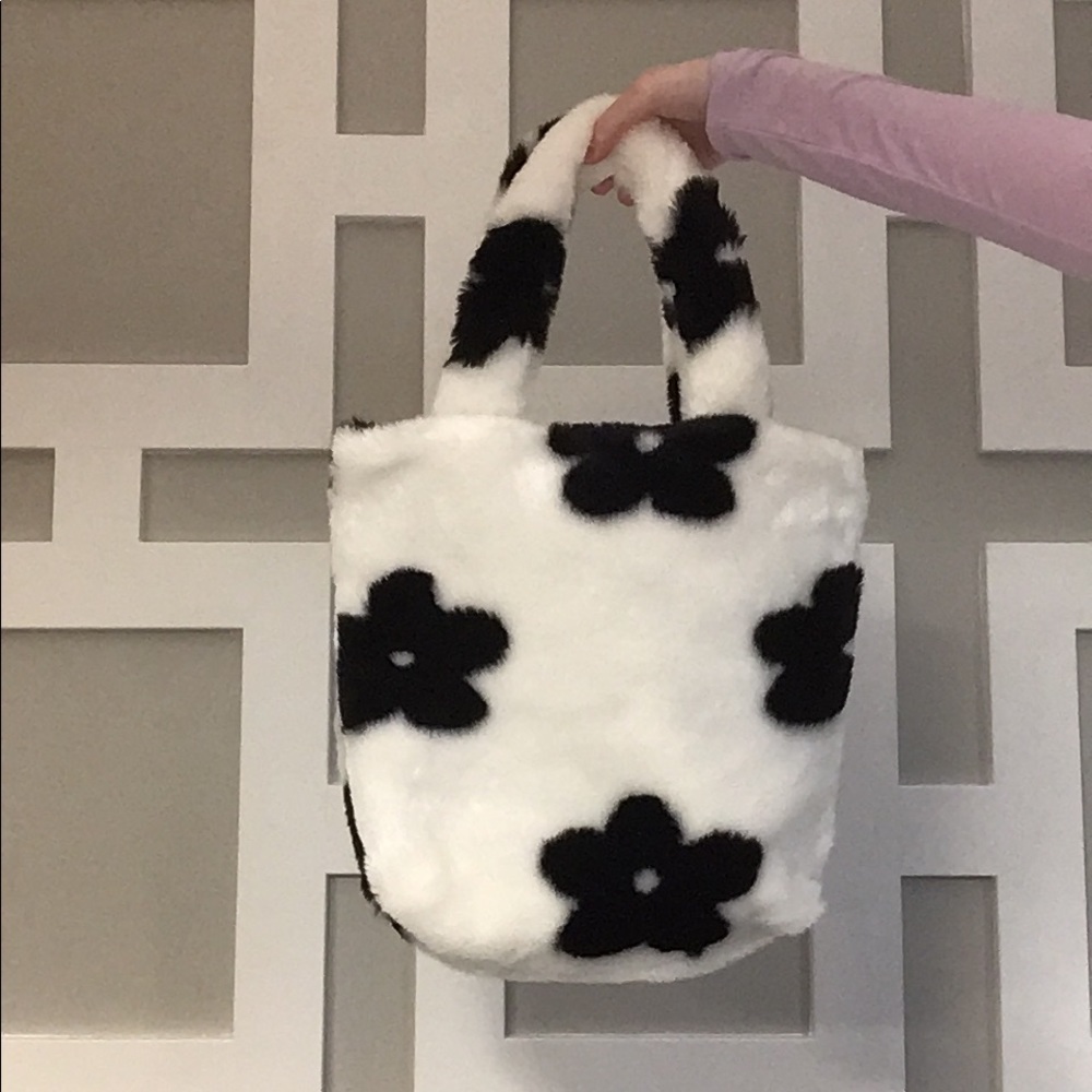 Handmade🖤faux fur daisy tote bag